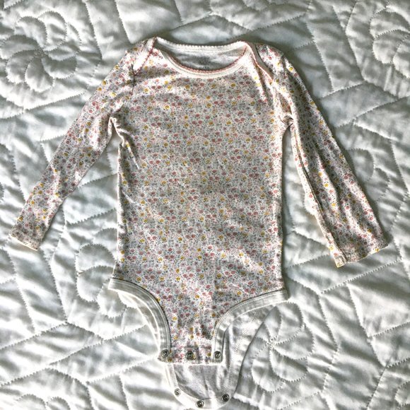 ⚪ Carter's baby girl 24 mo floral print long sleeve lap shoulder onesie - Picture 3 of 9